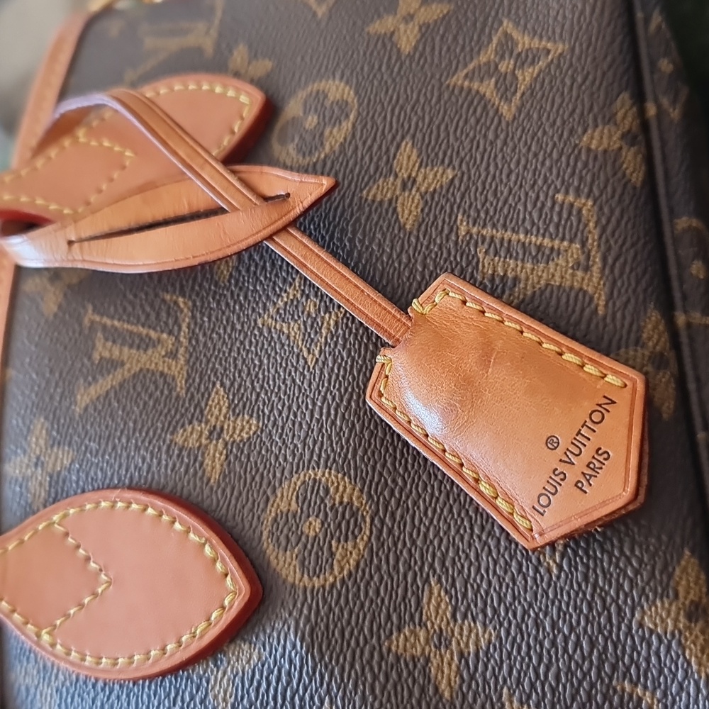 Louis vuitton key clochette